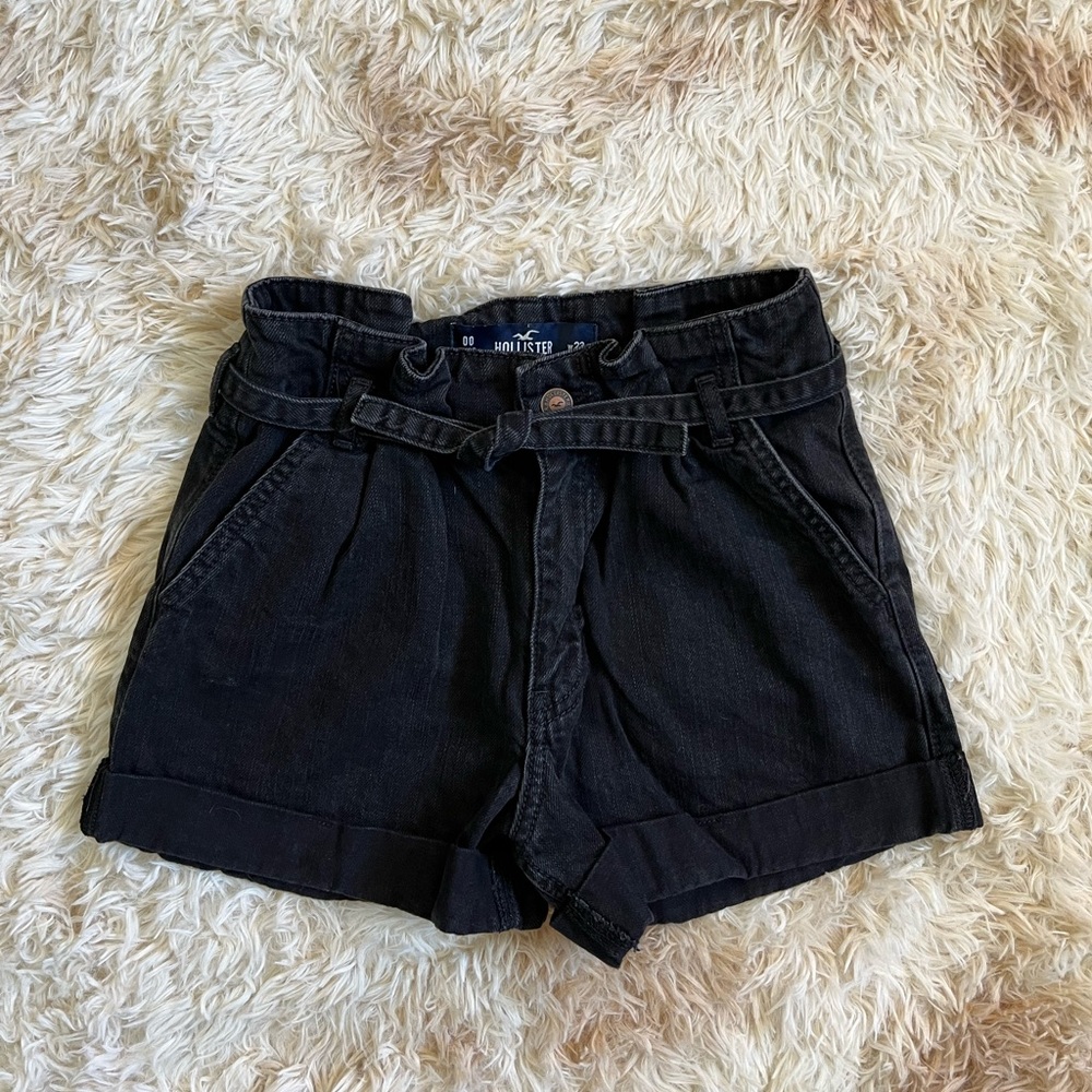 Hollister High Rise 3” Mom Short